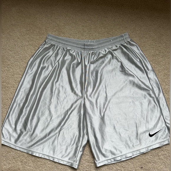 Men’s Nike athletic shorts - Picture 1 of 6